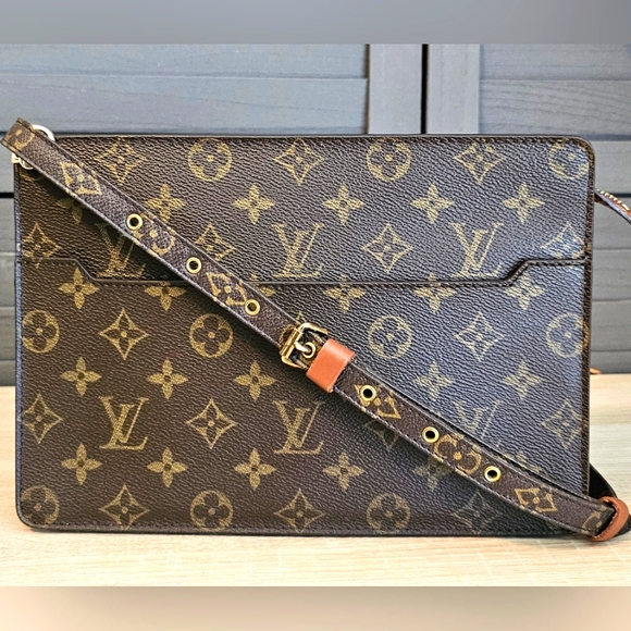 Authentic LOUIS VUITTON Monogram Pochette Homme Crossbody Bag - Picture 1 of 16